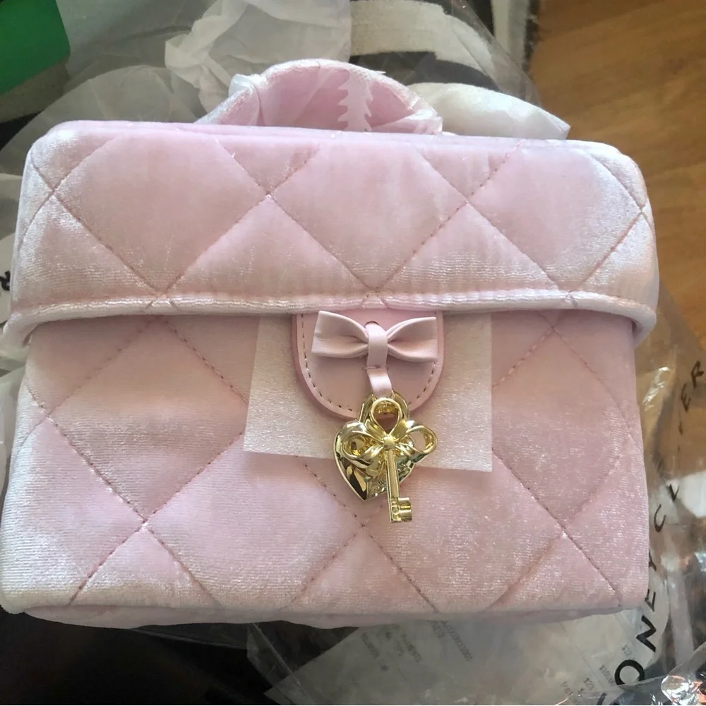 NWT Stoney Clover Lane Mini Vanity Case Cupcake Pink Pearls Barbie Princess Gold